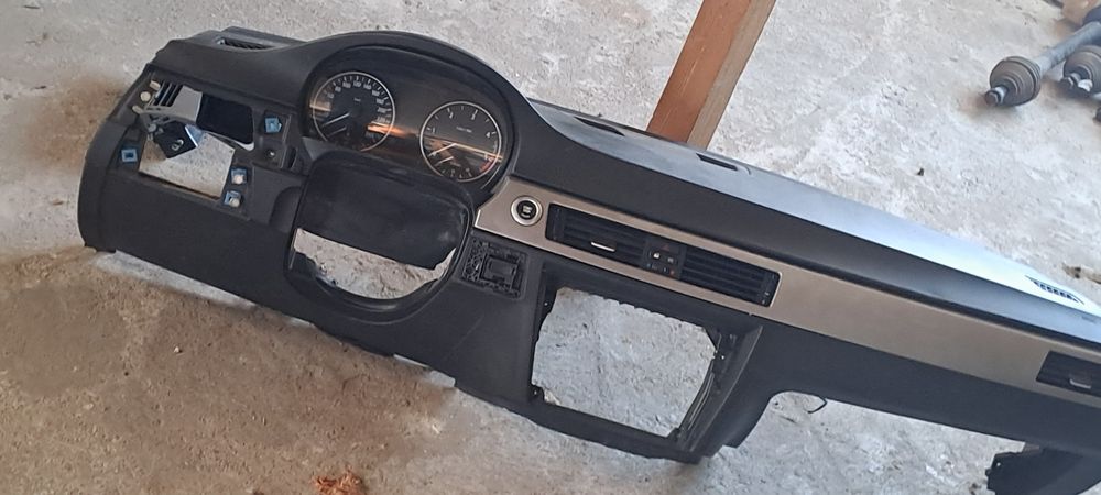 Plansa bord  BMW Seria 3 E90 E91 E92 E93 facelift 2008