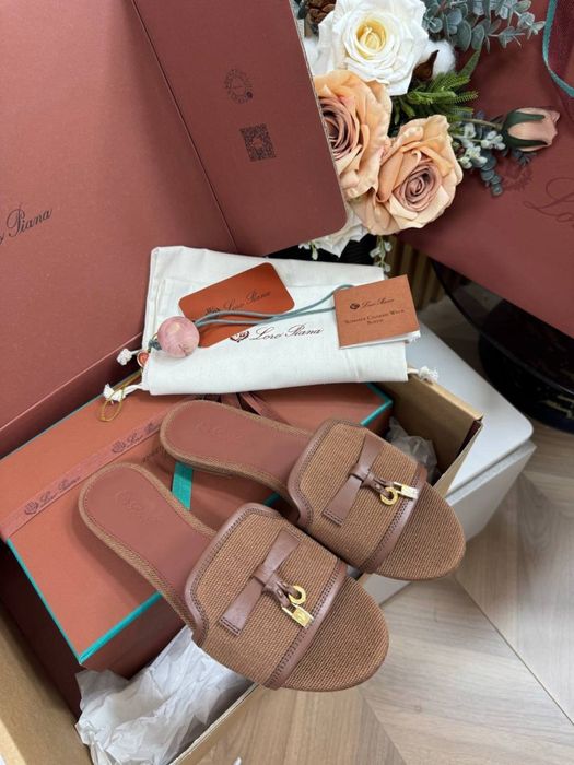 Papuci Loro Piana