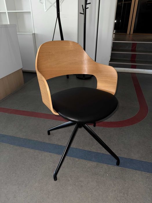 НОВО-Цялостно офис оборудване за 6 кабинета за 20 служителя