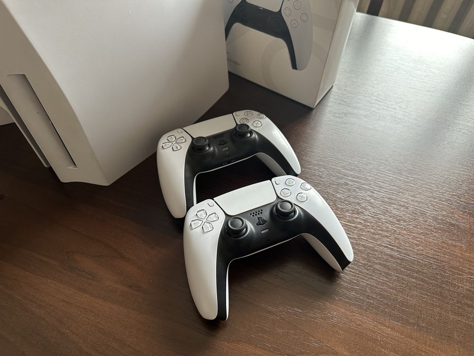 Playstation 5 1tb с 2 джостиками