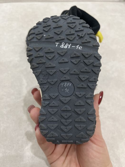 Продам детские ботинки демисезон