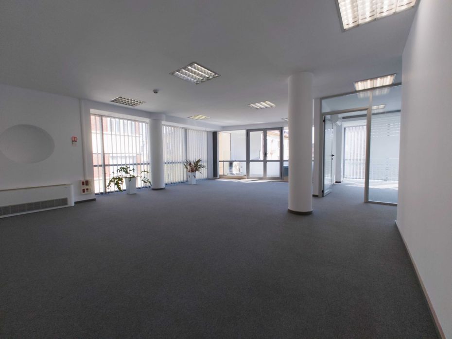 Офис под наем: 500 кв.м. в модерна бизнес сграда до НДК