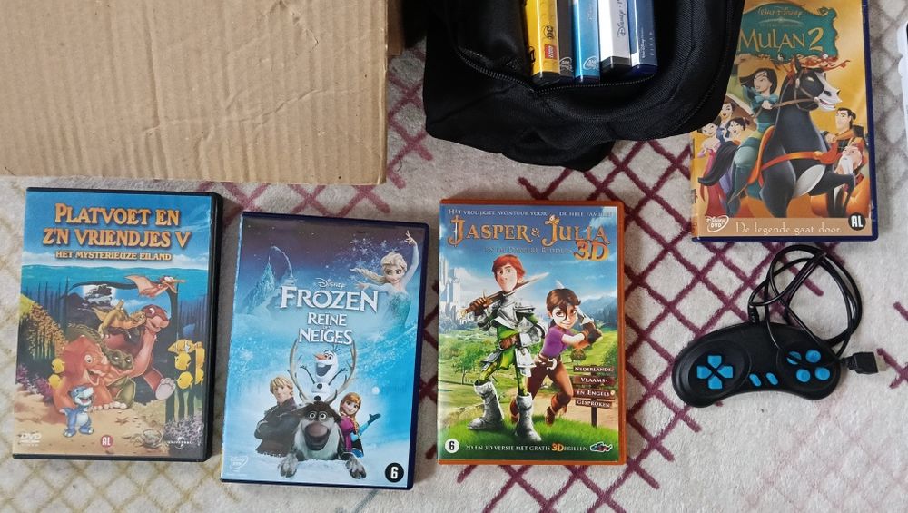 Преносими DVD плейъри аксесоари и много дискове с анимации