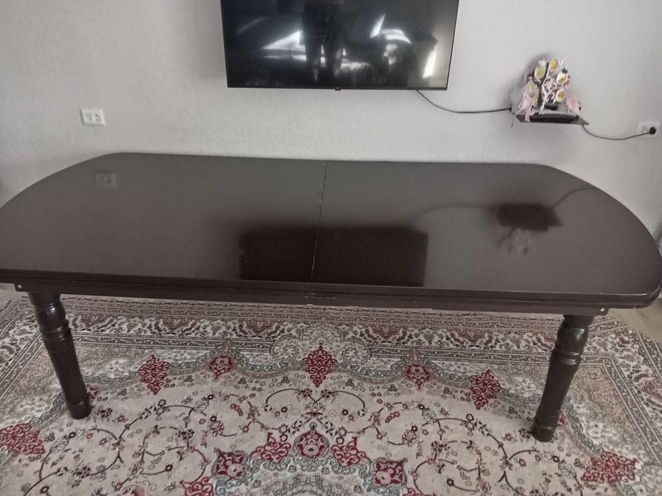 Стол, подойдёт для зала