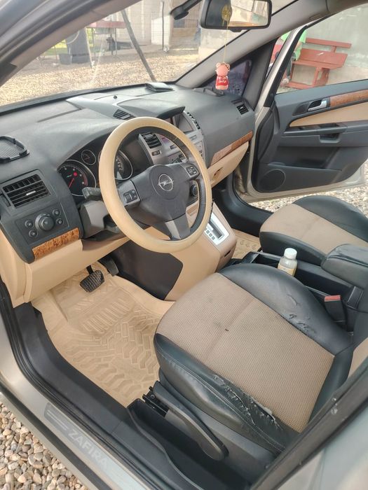 Vand schimb Opel Zafira B 7 locuri