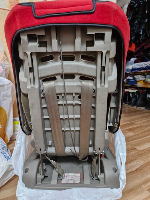 Автомобильное детское кресло