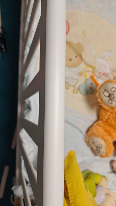 Дървена бяла бебешка кошара Петит Мече на Арбор с люлеещ механизъм.