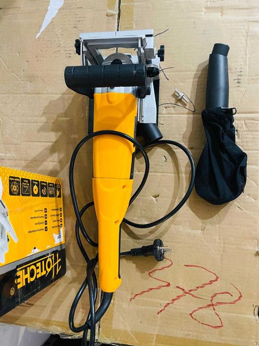 Freză pentru caneluri în lemn Hoteche 1010W – lamă de ferăstrău de 100 mm, 11.000 rpm, 220–240 V - are o mica defectiune, va rugam cititi descrierea