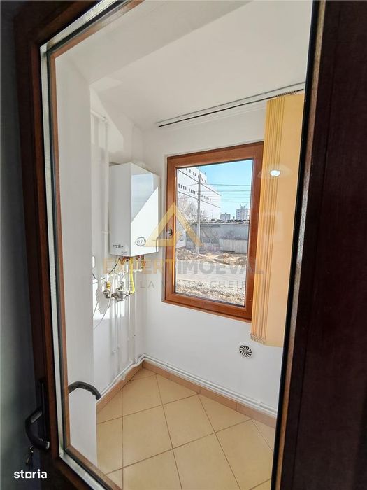 Apartament 3 camere decomandat 70 mp utili si garaj mare sub bloc