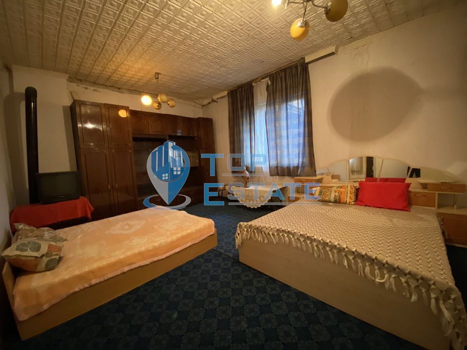 Двуетажна тухлена къща в кв. Гарата, гр. Горна Оряховица, област Вели