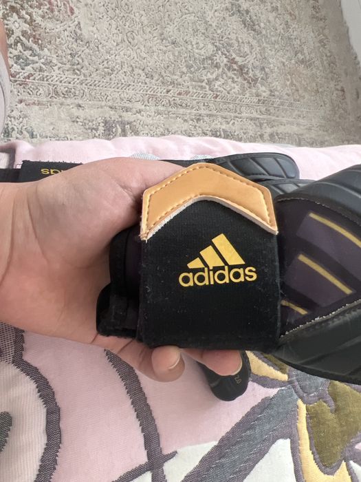 Вратарские перчатки