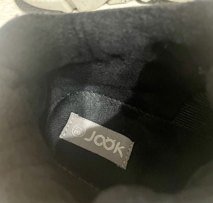 осенние кроссовки.