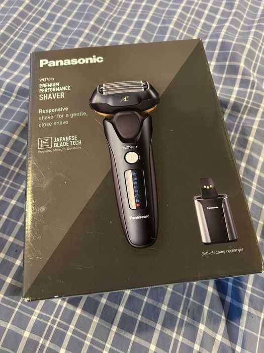 Panasonic ES-LV97 Серия 900, Електрическа самобръсначка, 5 извити ножчета, 70000 движения/мин, глава Multi-Flex, автоматично почистване