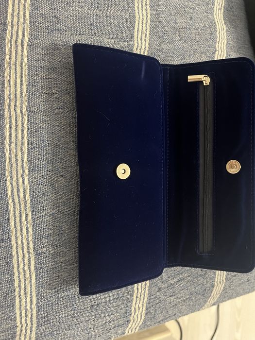 Etui din imitatie de catifea albastra pentru bijuterii