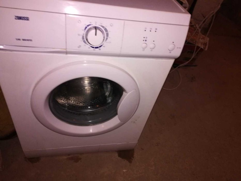 Пералня Зануси инвертор работеща запазена