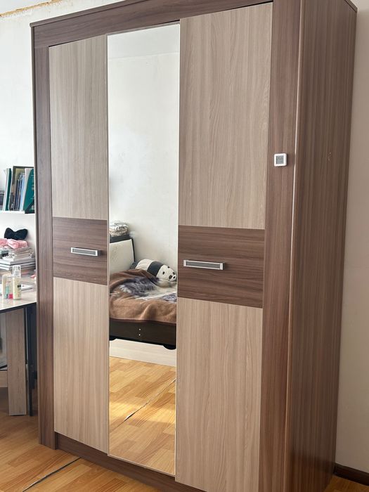 Продам 2 шкафа для спальни