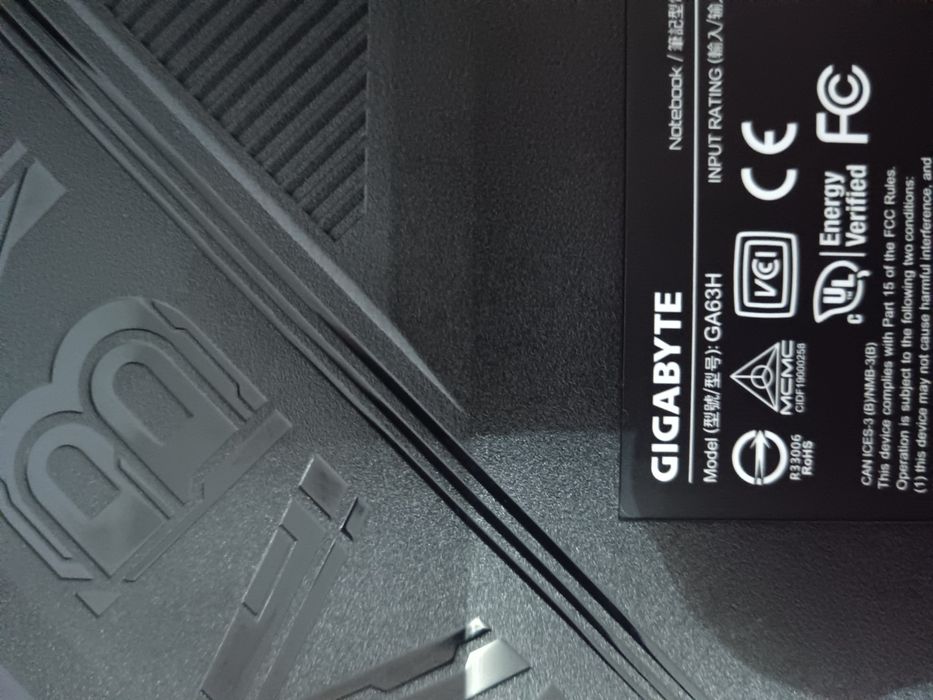 GAMING LAPTOP GIGABYTE 16ram ddr5  1tb ssd Rtx 5060 8g gddr7