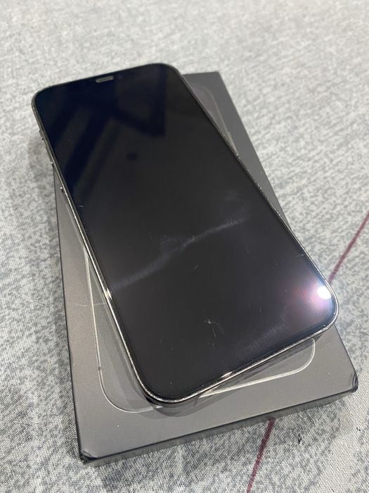iPhone 12 Pro 128GB много запазен с кутия и зарядно.