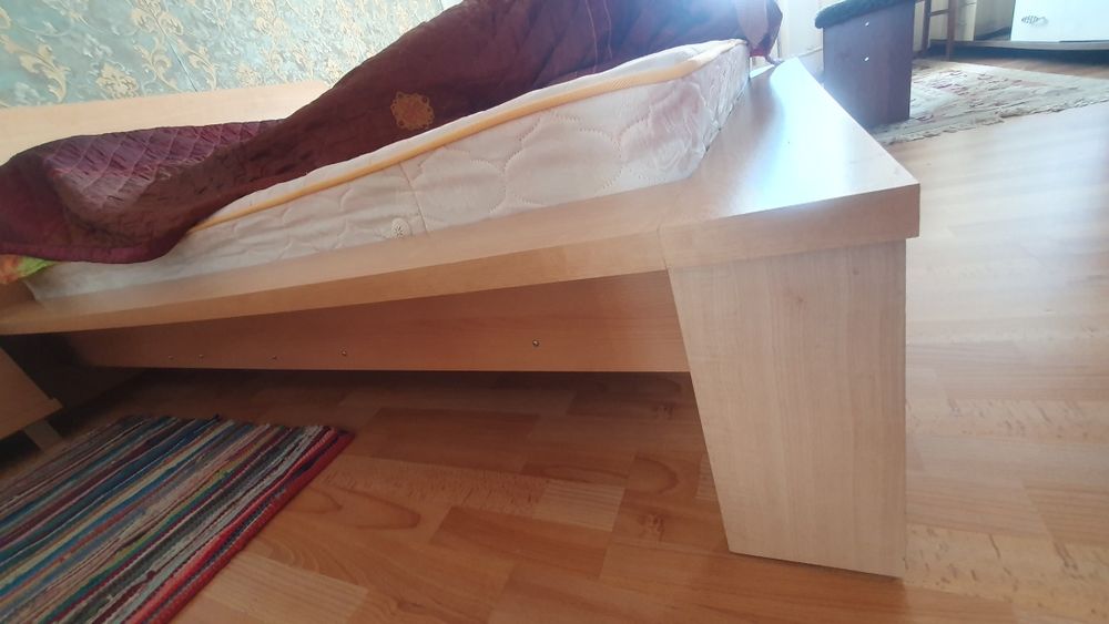 Кровать с матрасом