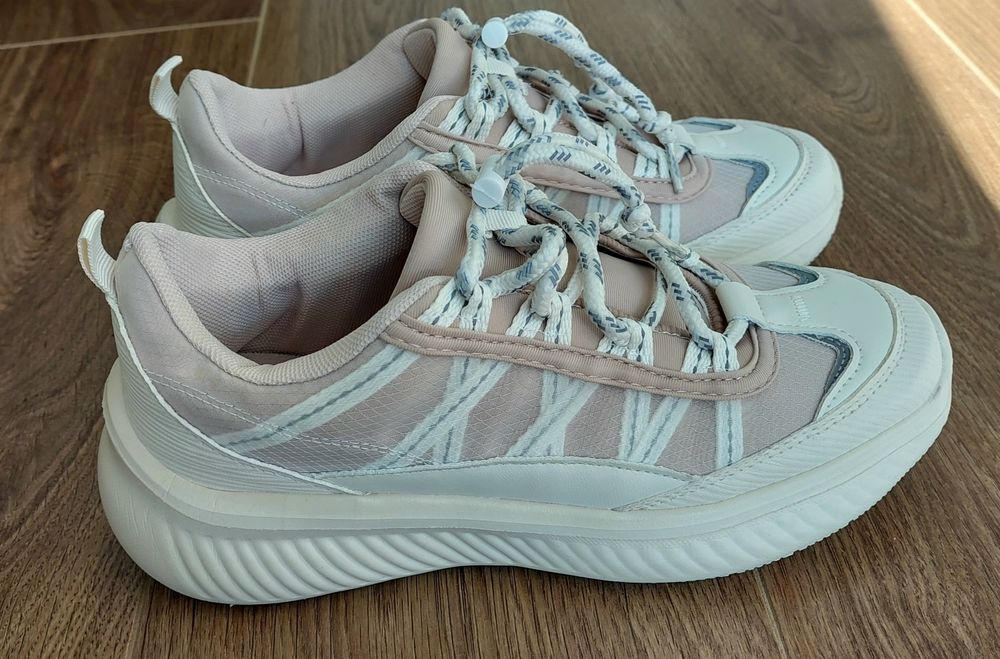 Дамски маратонки Sinsay – размер 38