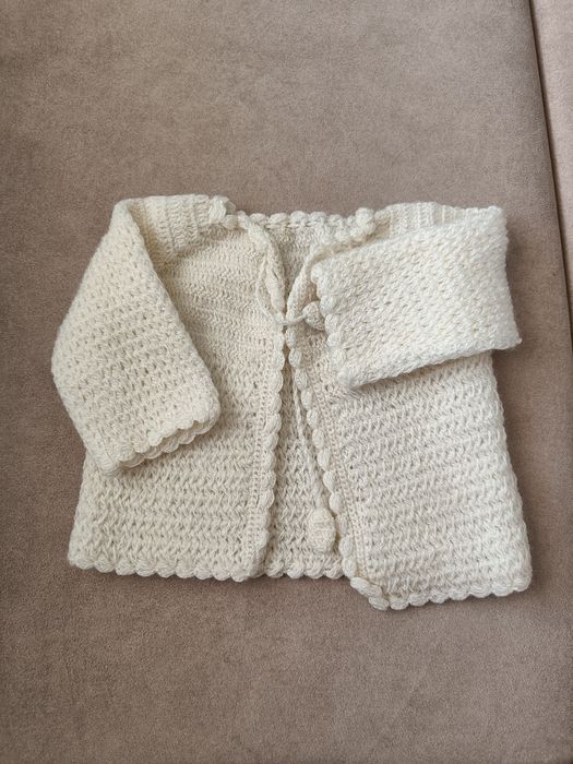 Плетени бебешки дрехи