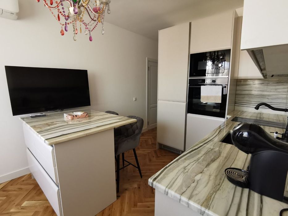 Дава се под наем Двустаен апартамент в София, Триъгълника - 60 кв.м за 715 € - Снимка #1