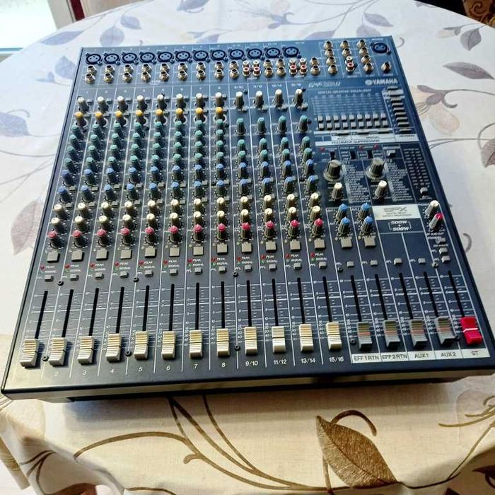 mixer  yamaha EmX 5016 CF