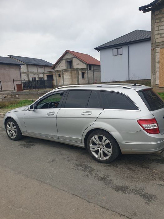 Vând Mercedes c220