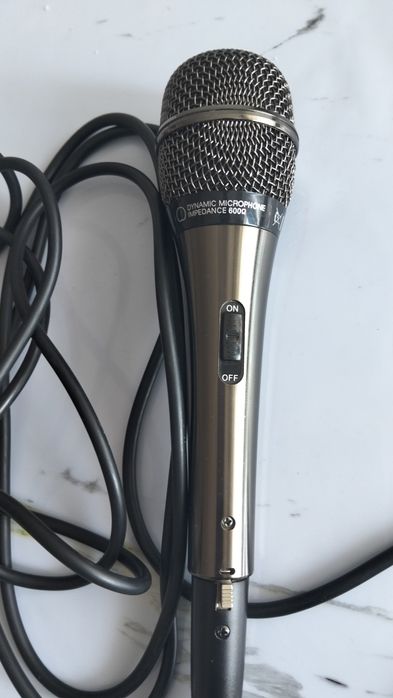 Микрафон LG в отличном состаяни