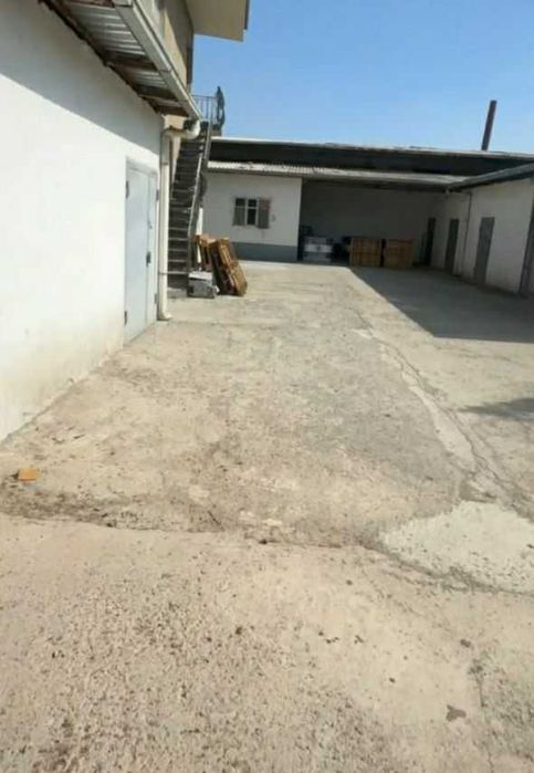 Продаётся 2 200 м² производственная база.