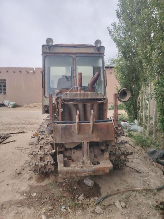 Bulduzer traktor t75