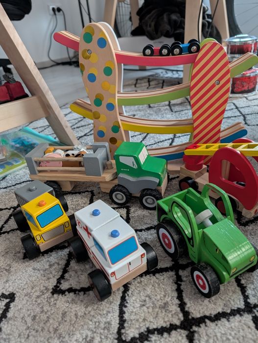 Set mașini lemn și pista