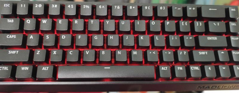 професионална геймърска механична клавиатура MAD 60 HE RGB