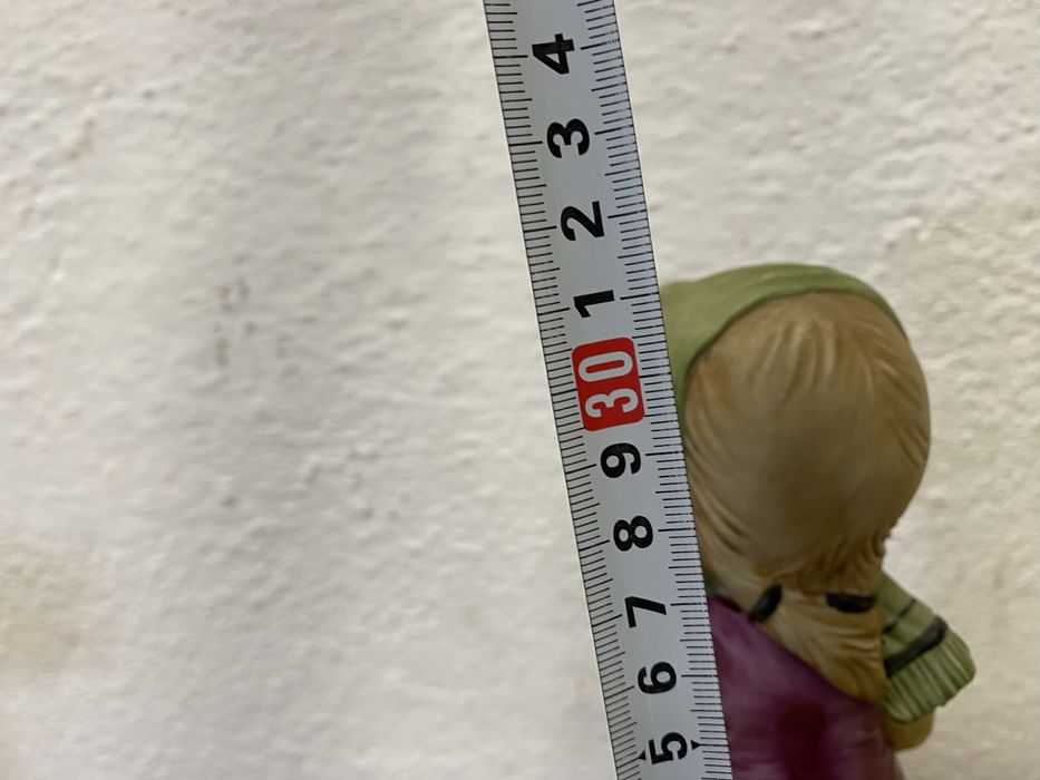 Стара италианска фигура от порцелан .