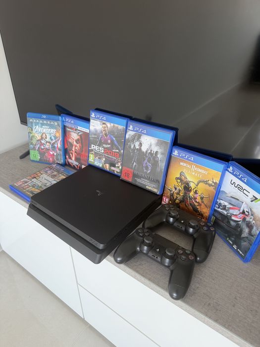 PS4 + 2 Оригинални Джойстика + 7 Игри
