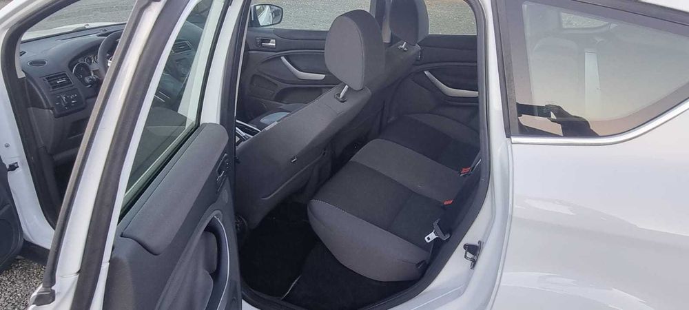 Ford Kuga 2.0 TDi 2013 Rate sau Cash