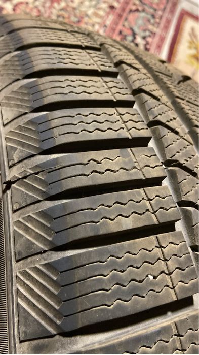 Продам резину зимнюю sailun