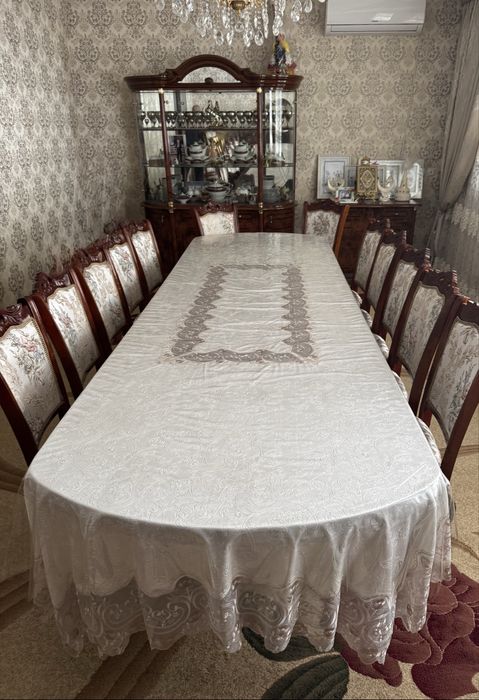 Стол со стульями