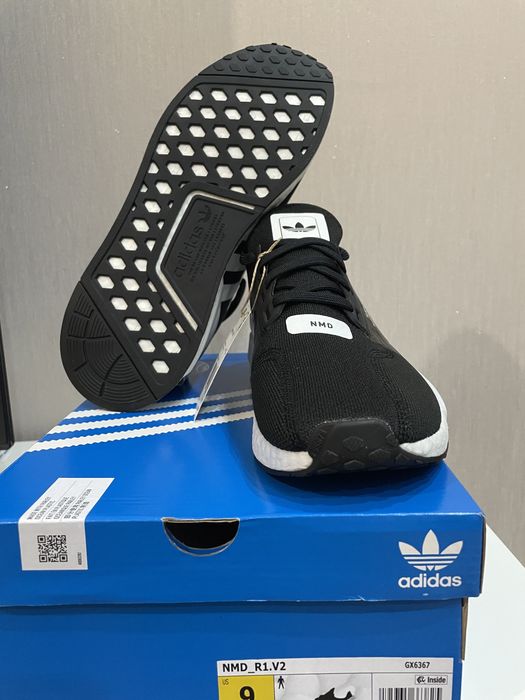 Продам Кроссовки Adidas NMD R1 V2 оригинал