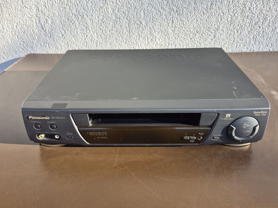 Vand video cassette recorder marca Panasonic model NV-SD420EG