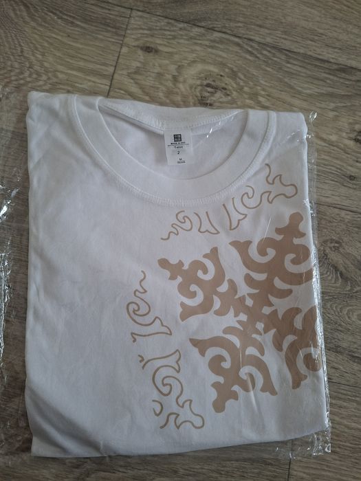 Продам новые футболки