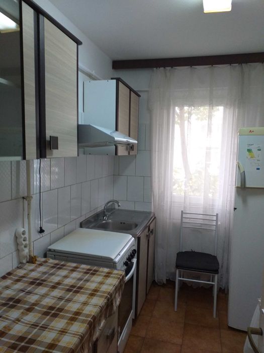 Pf. inchiriez ap. 2 camere semidecomandat in zona Podu Ros