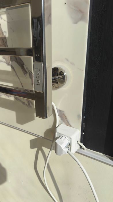 Полотенцесушитель с полочкой электрический.