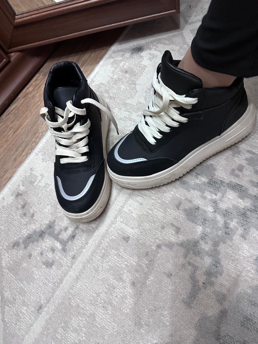 Продам кроссовки