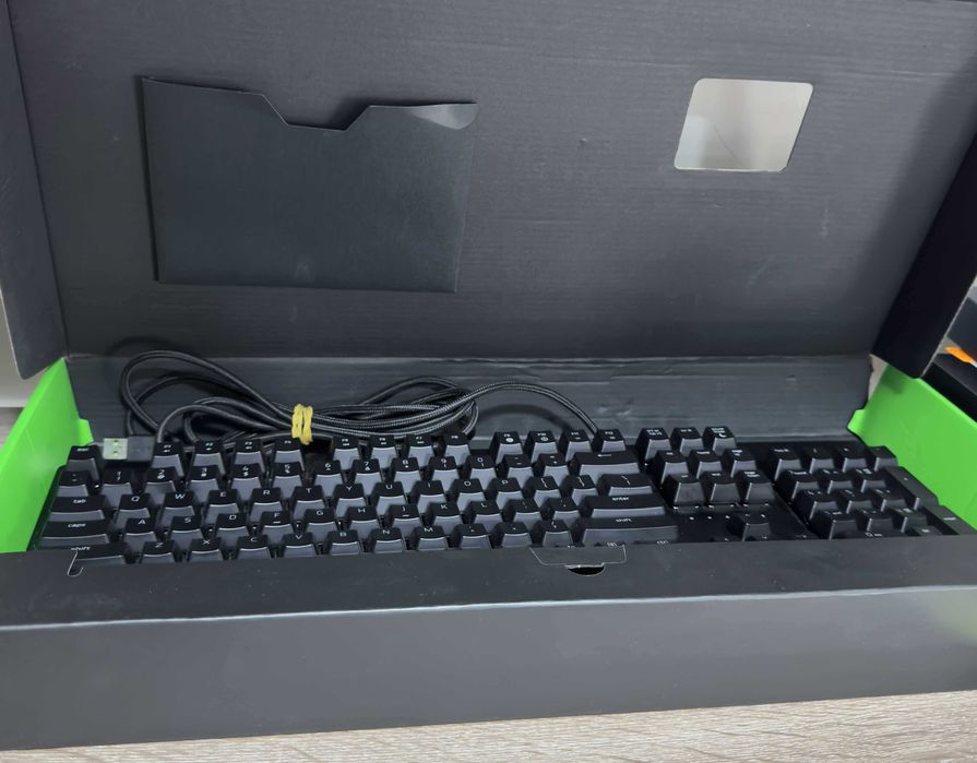 Клавиатура Razer Huntsman, гейминг, механична, подсветка, черна, USB