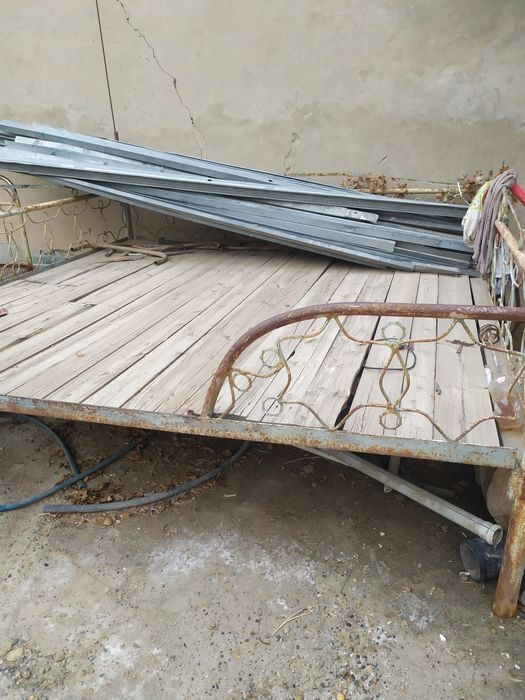 Продаётся тапчан и железная крават 200 000 сум