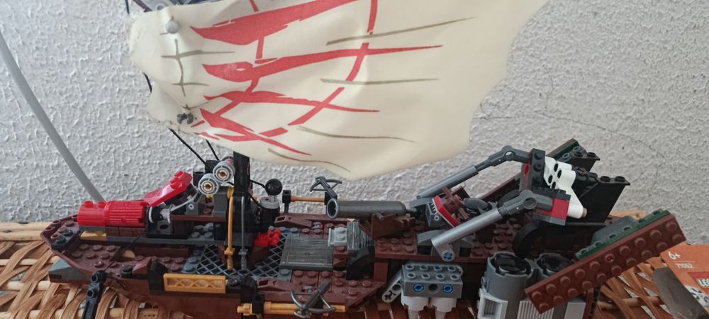 Lego кораб и д-р.