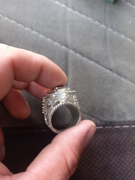 Продам серебряный перстень!