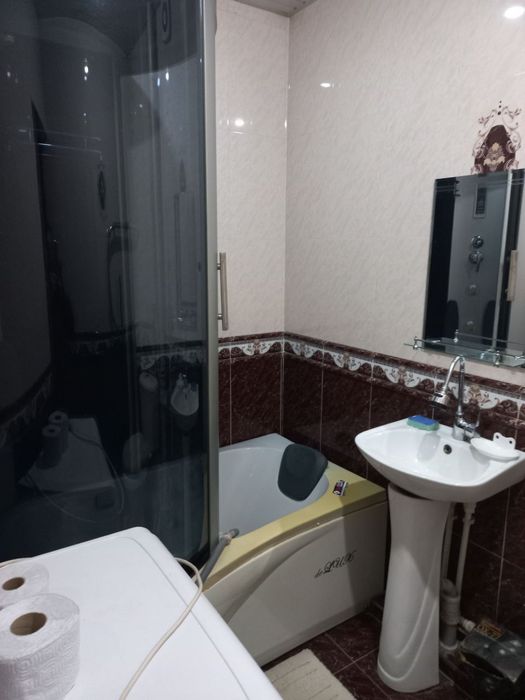 3 хонали кв.  Метро Тинчлик. Чорсу бозори олдида