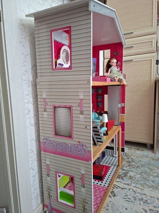 Продаю детский кукольный домик